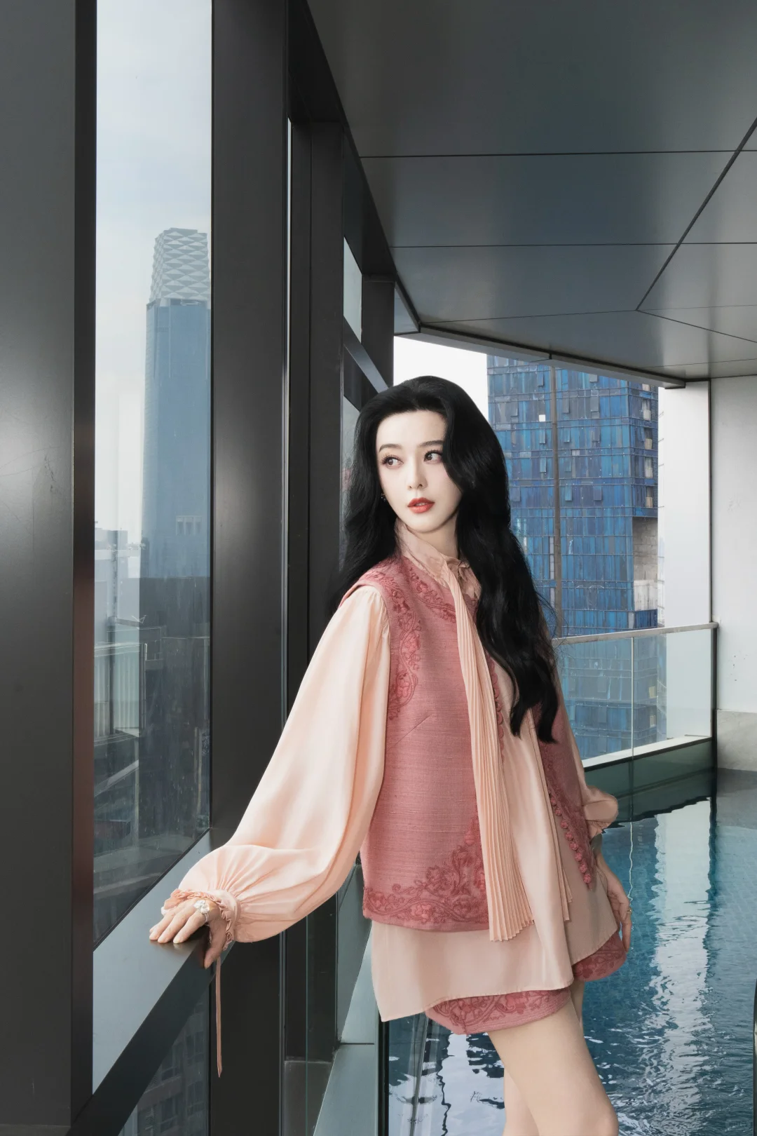 INTO THE EAST｜Portraits