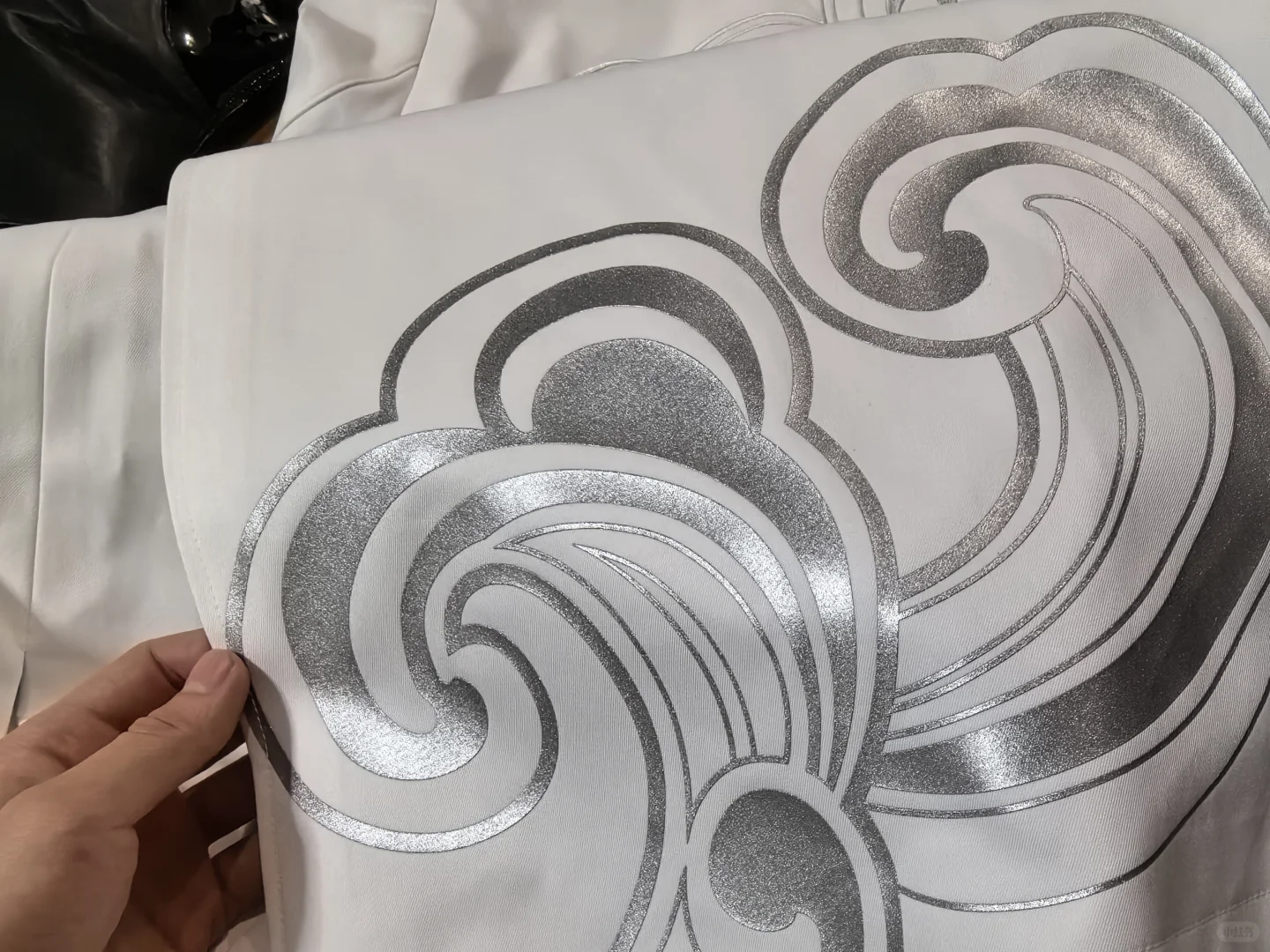 飞霄印象服你是一款超有型的白大褂~