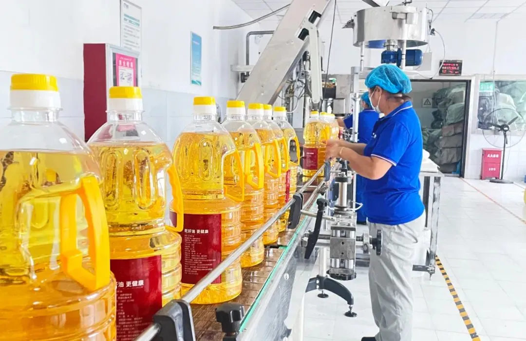 预计年产2万吨新粮油脂让市民的油瓶子满当