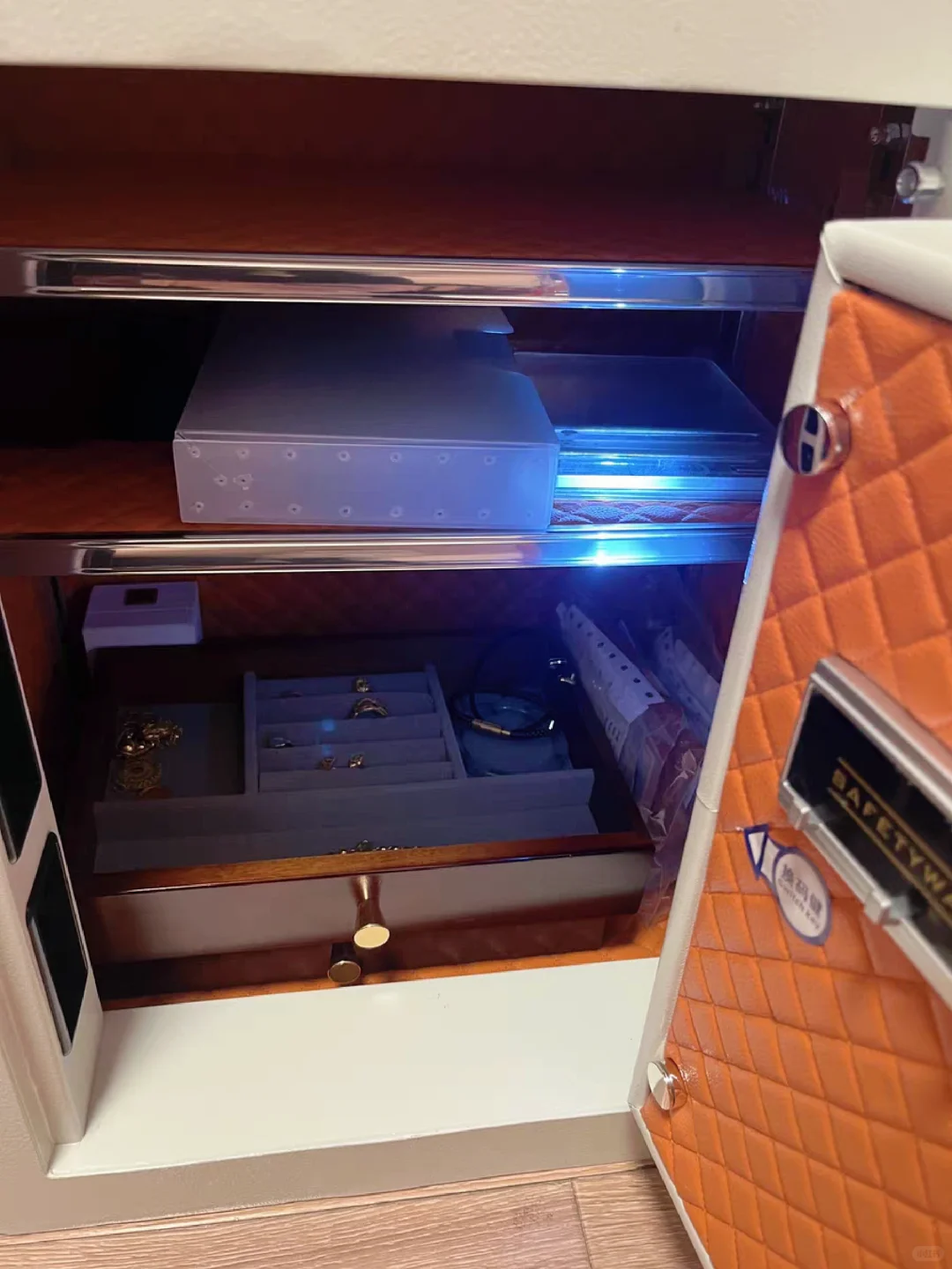 关于保险柜的坑，能避一个是一个