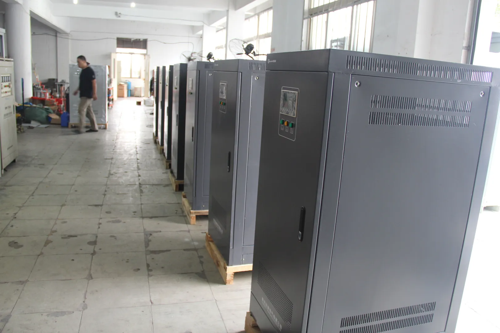 数控机床稳压电源：确保高精度加工的关键