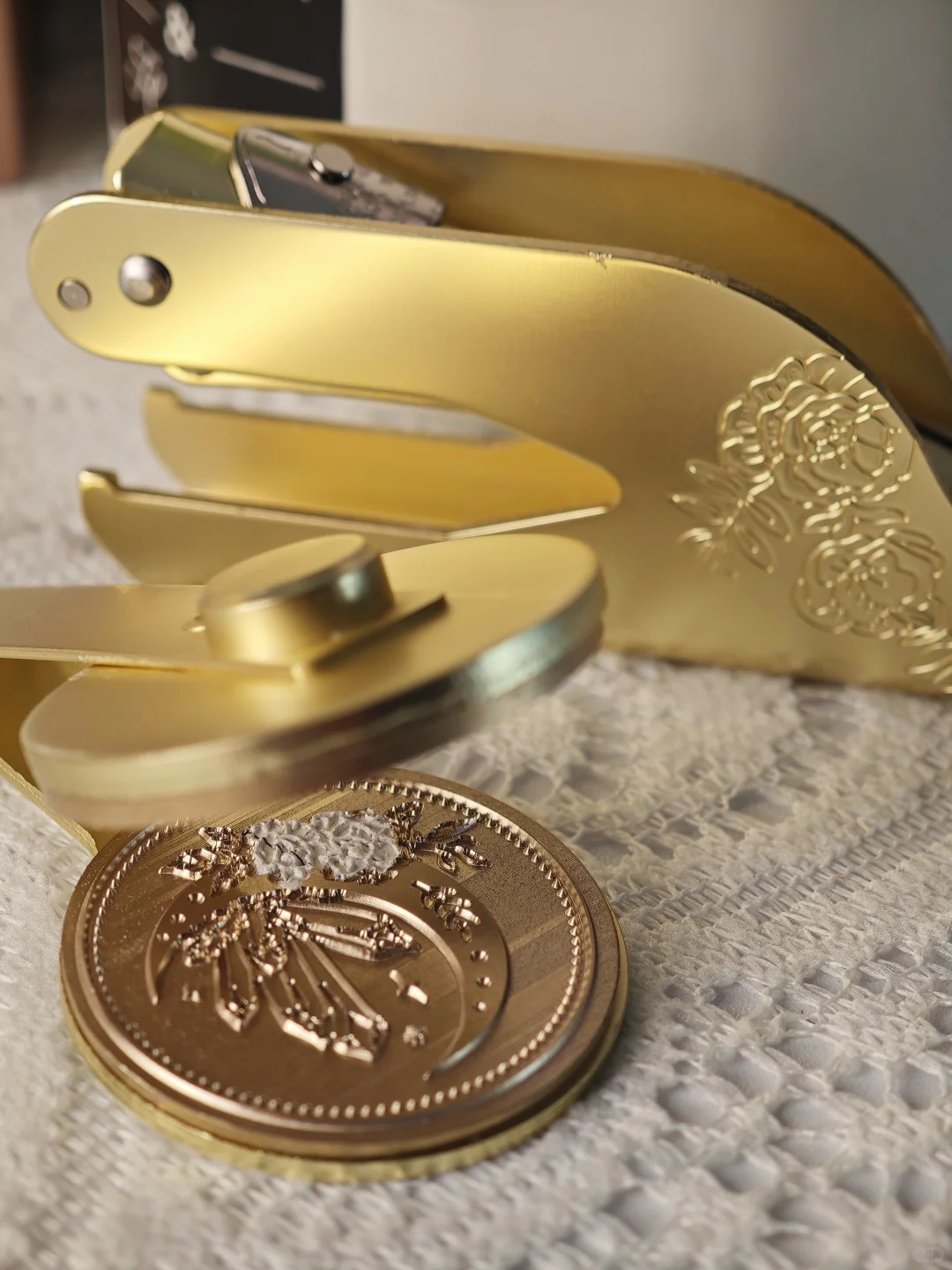 金色压花机?个性化定制