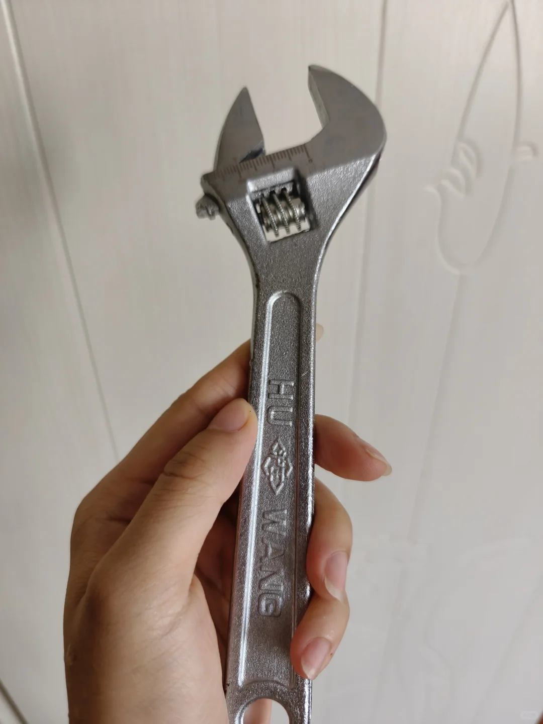 独居女生技能之换花洒软管