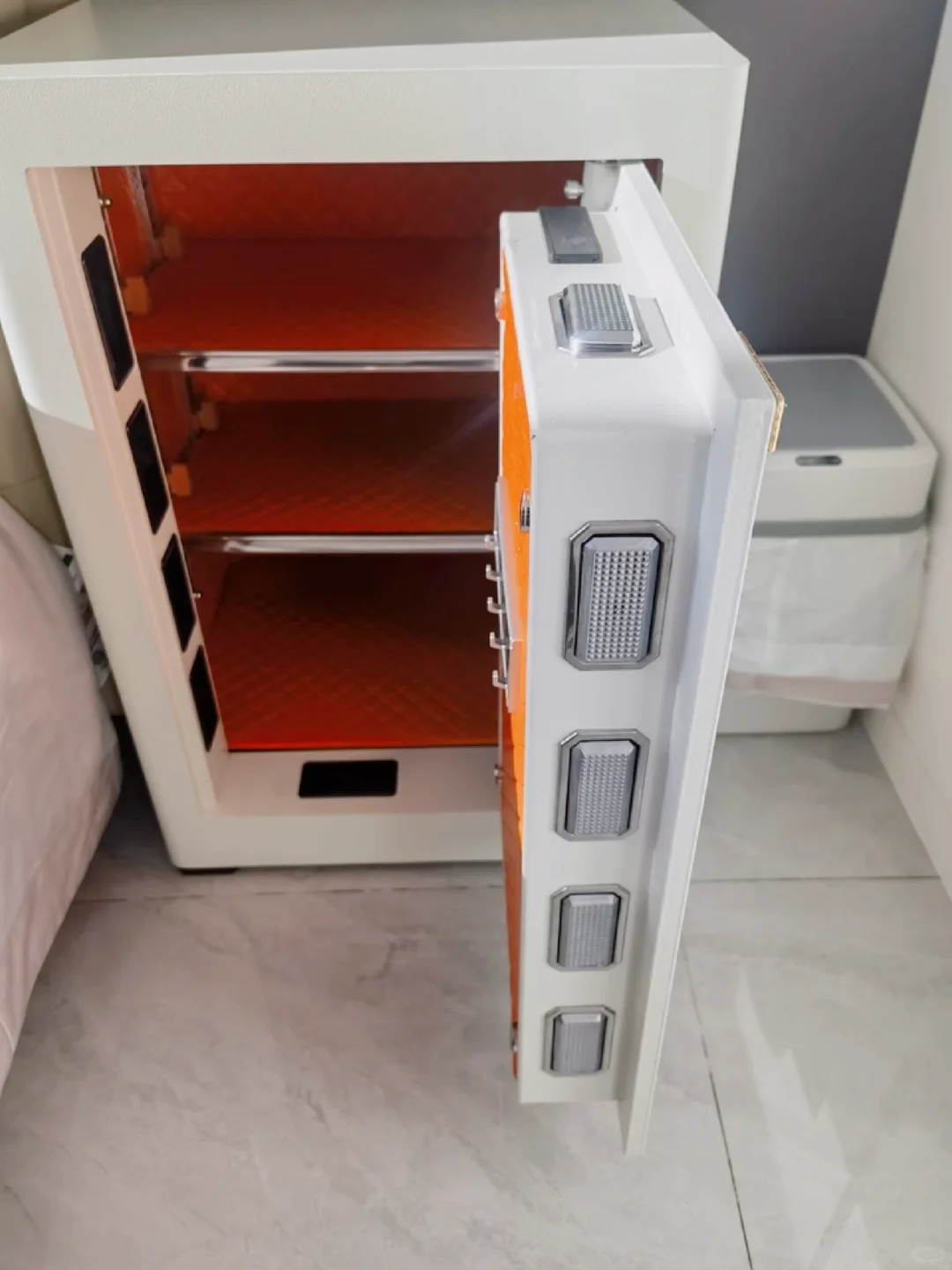 不懂就问，保险柜会很容易被搬走吗？