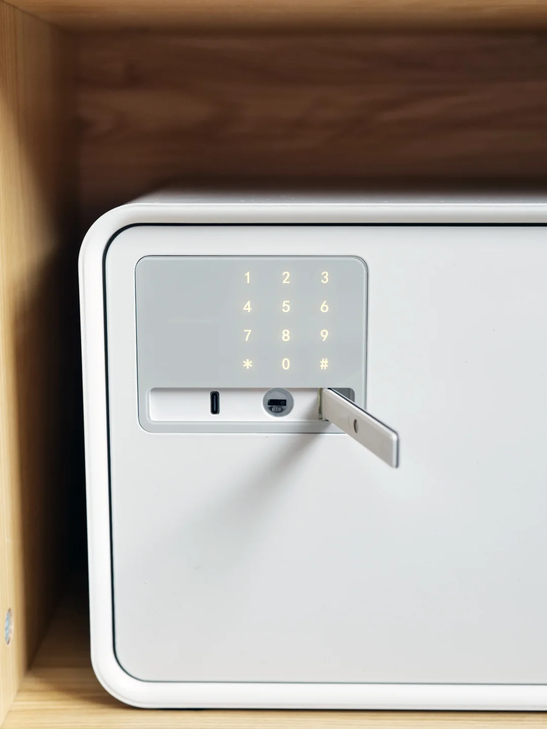 这个会“自动开门”的得力小宝箱，安全感爆棚！