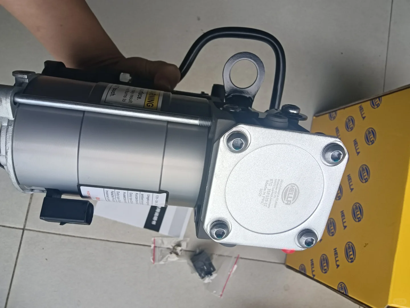 奔驰S 空气悬挂打气泵 德国品牌 海拉