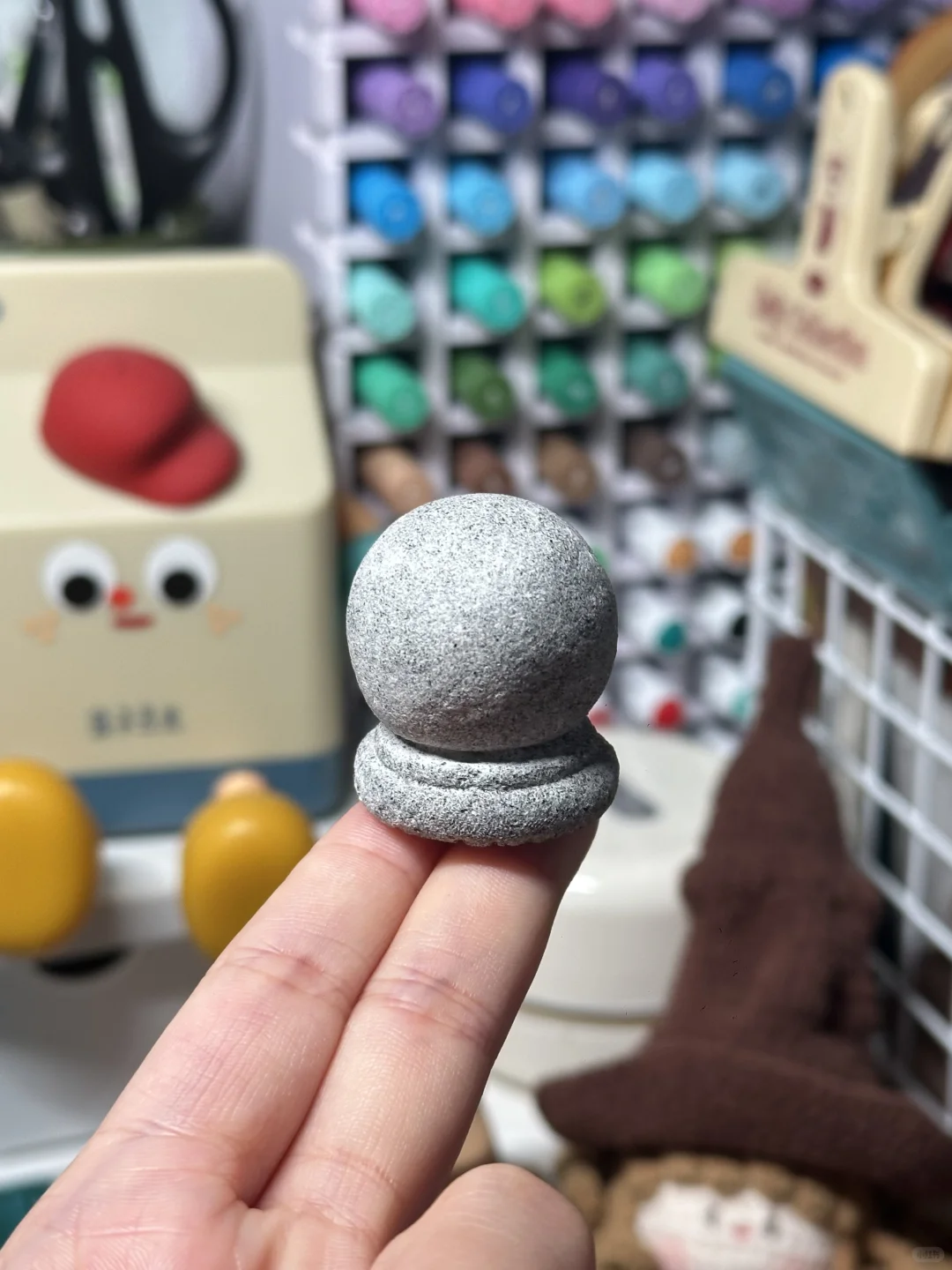 不知道捏来干嘛?捏了个石墩子?