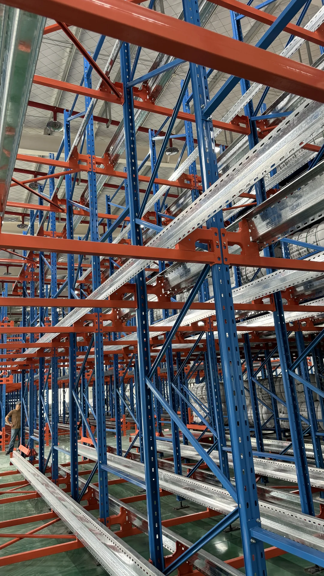 ? 什么是穿梭式货架？