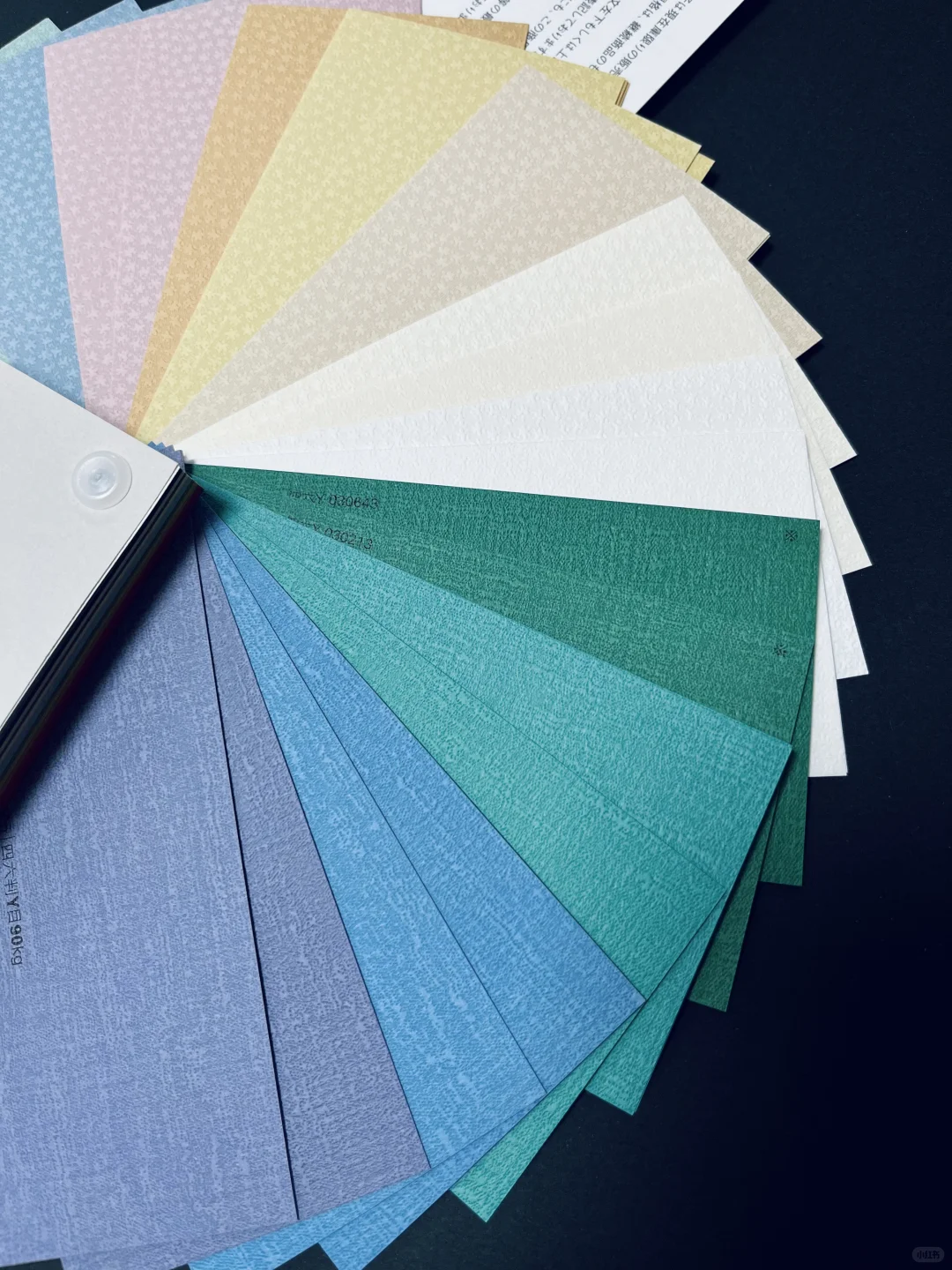 肌理之美：在纸面上刻下匠心的印记