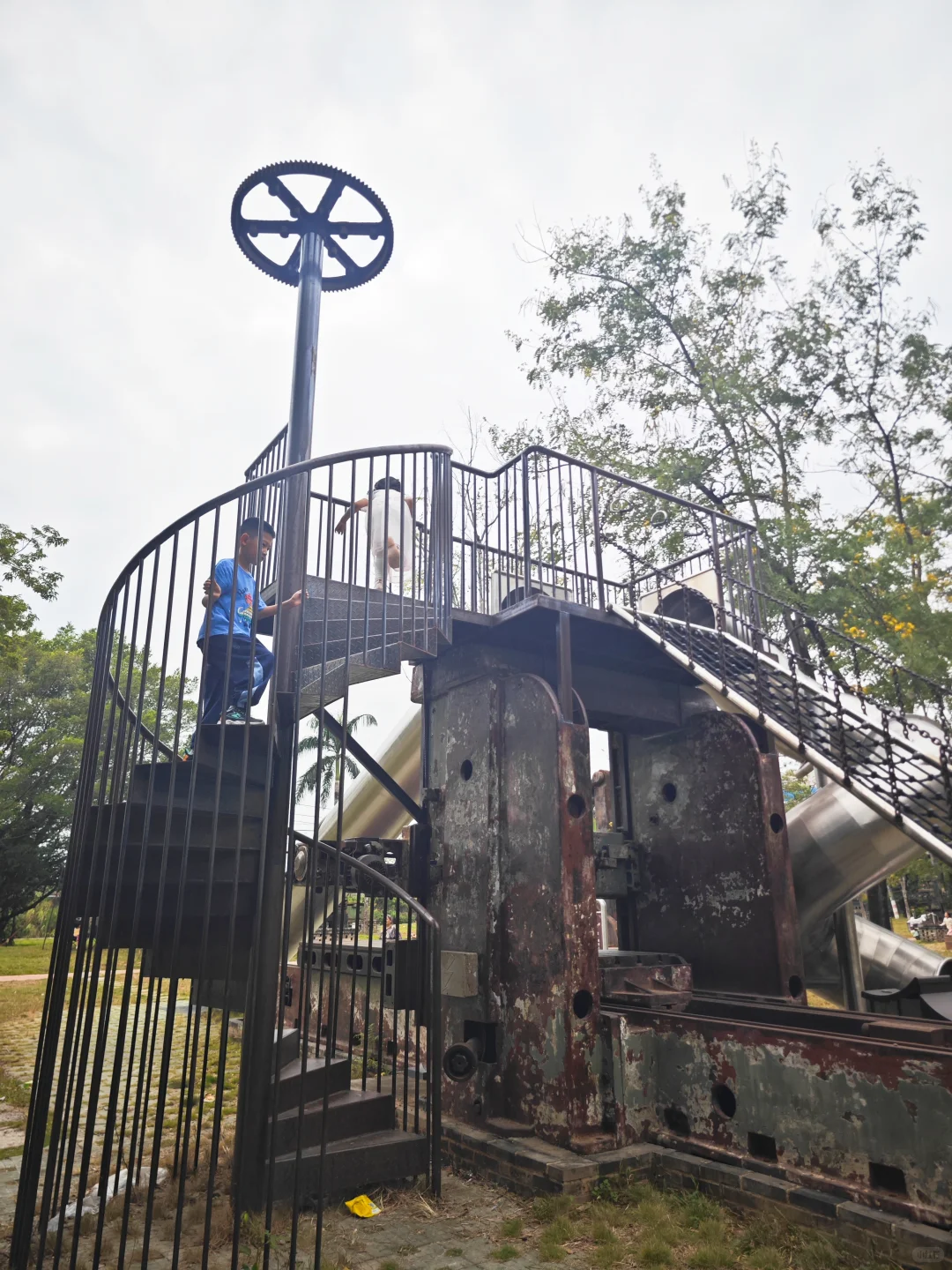 又扒到一个硬核的隐藏款公园，超适合遛娃！