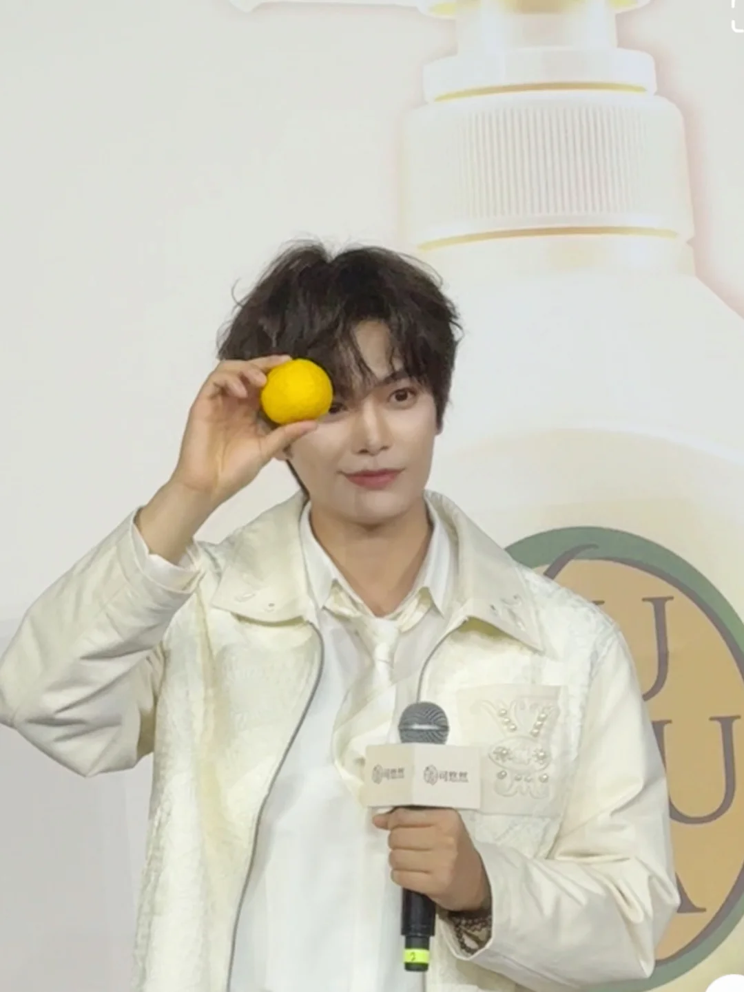 可悠然 小丁扔?砸到我脑门是什么体验