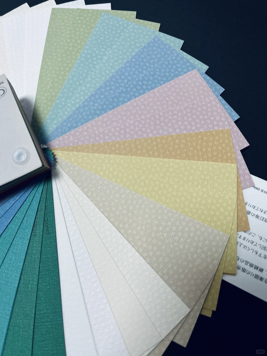 肌理之美：在纸面上刻下匠心的印记