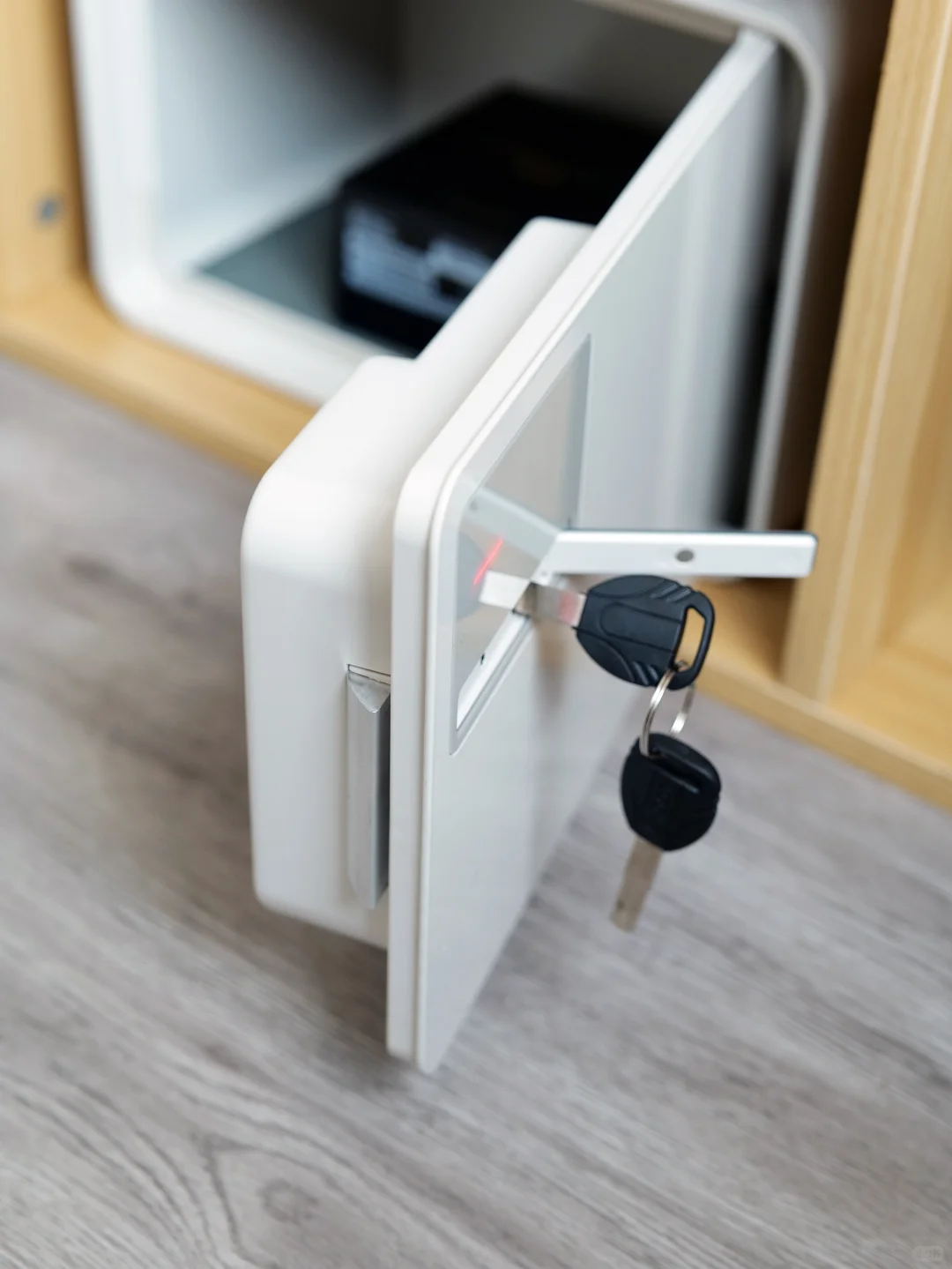 这个会“自动开门”的得力小宝箱，安全感爆棚！