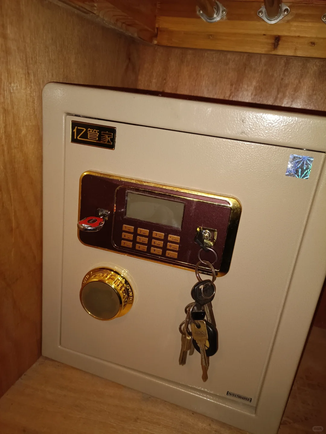 保险柜里的钱全被偷了