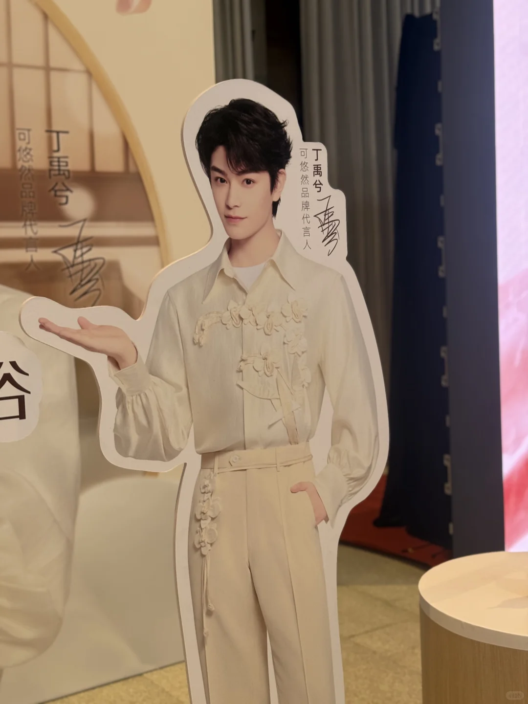 可悠然 小丁扔?砸到我脑门是什么体验