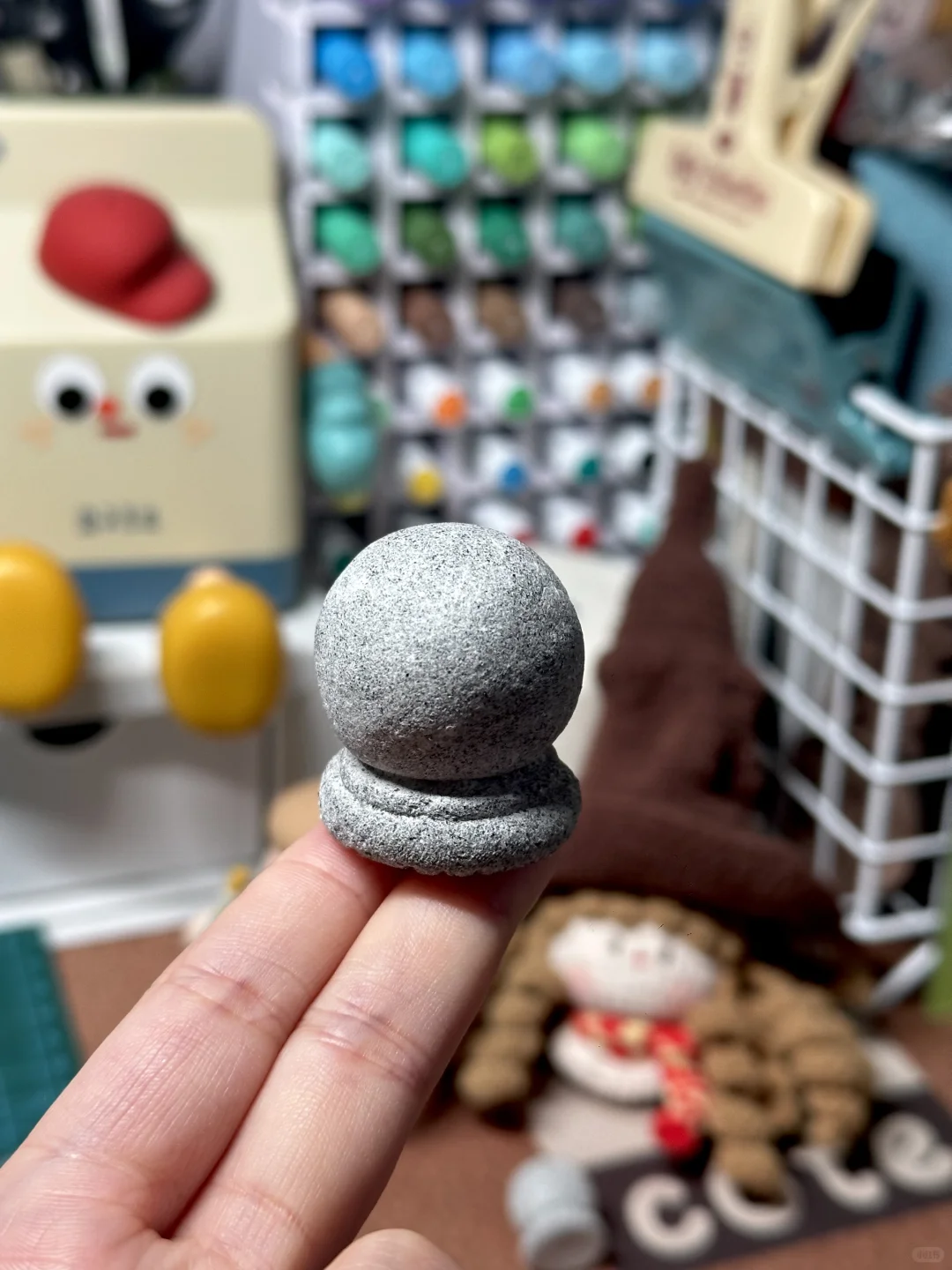 不知道捏来干嘛?捏了个石墩子?