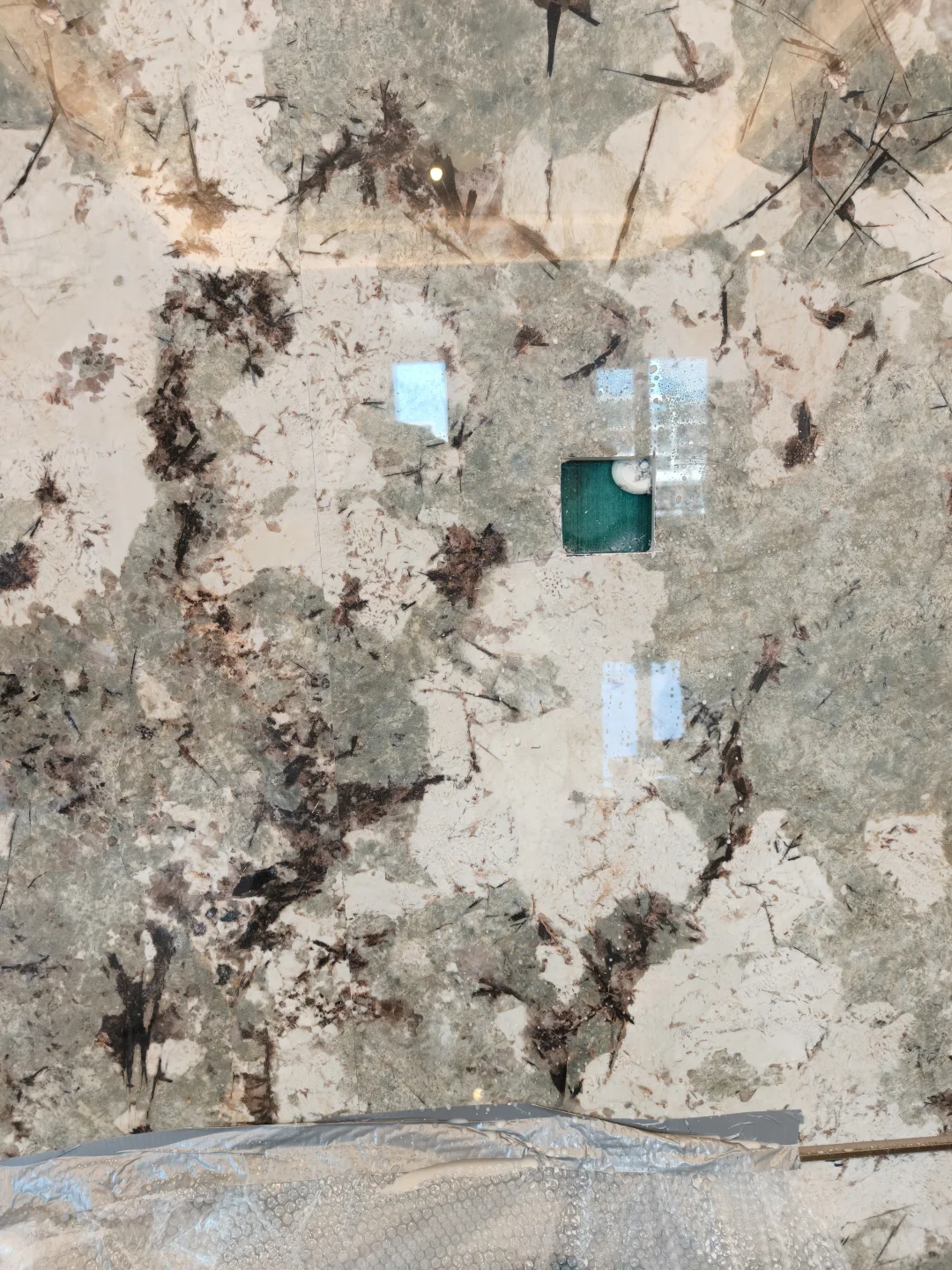 精装房石材电视背景墙，电源改造。