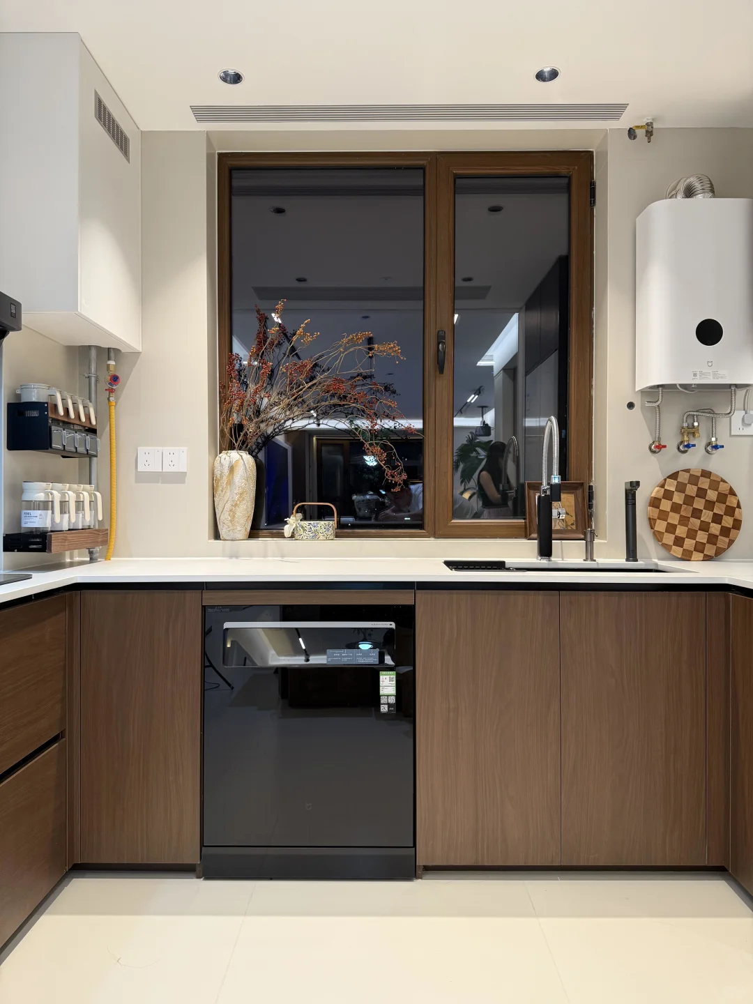 全屋定制落地，这样的风格是你喜欢的吗？