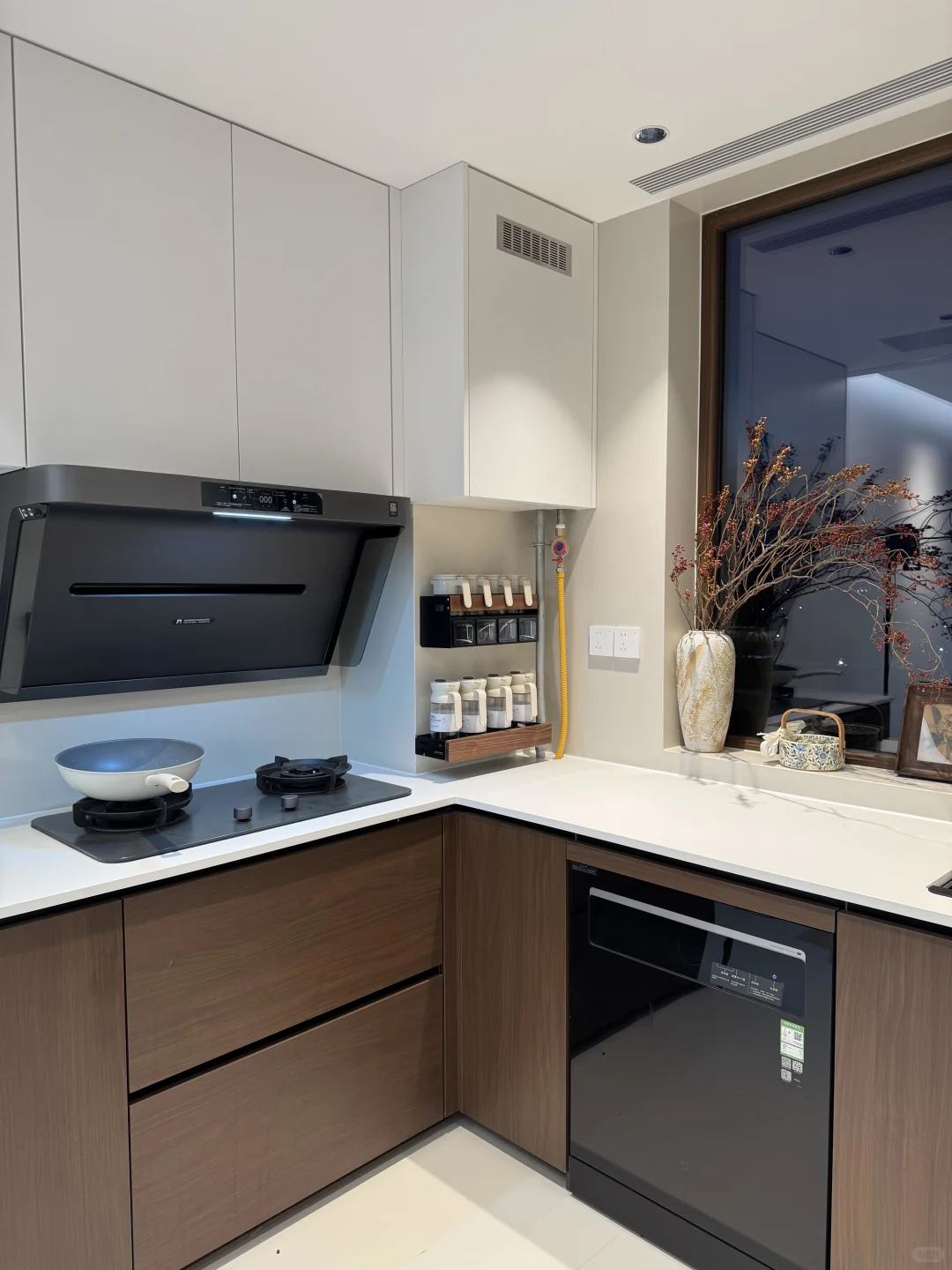 全屋定制落地，这样的风格是你喜欢的吗？