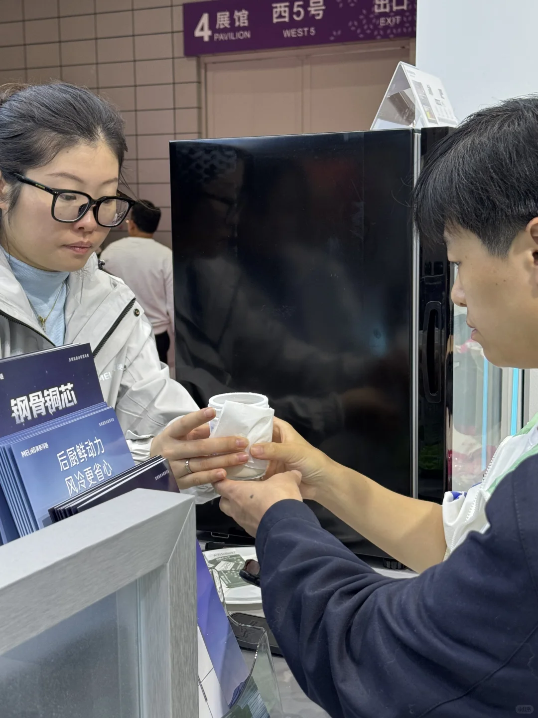 第一次逛展会 免费的吃不动了