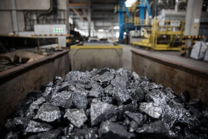 硅锰合金的“双面性”：卓越性能与高能耗环