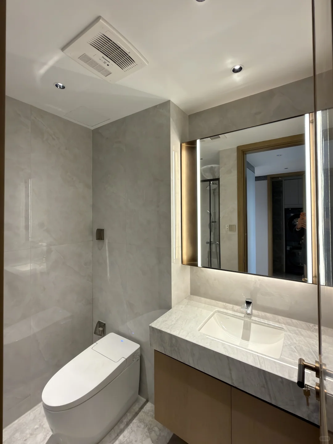 绿城外滩25年新房 玻璃落地窗 轻奢风装修