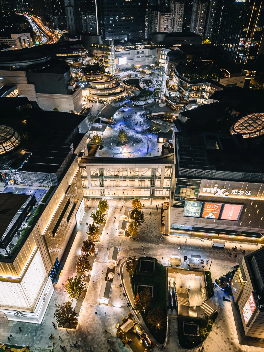 成都真不缺好看的商场❗️流动的建筑美学