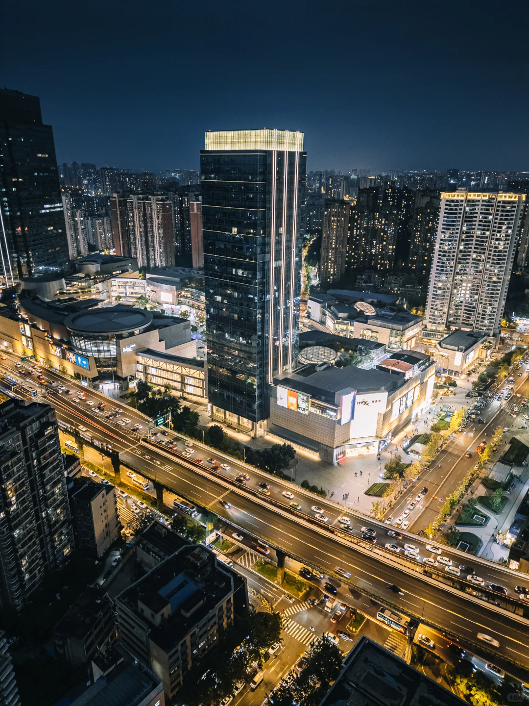 成都真不缺好看的商场❗️流动的建筑美学