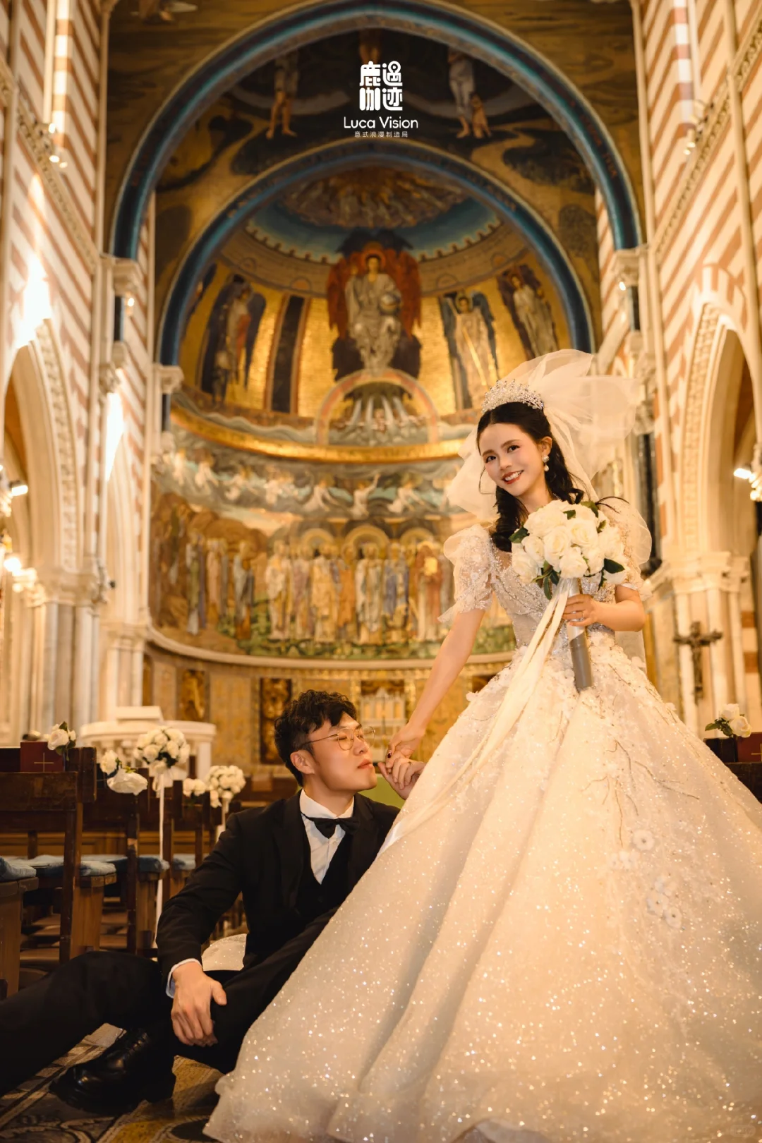 罗马的教堂也有大彩色玻璃窗哇?