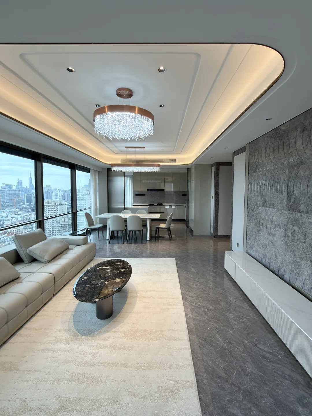 绿城外滩25年新房 玻璃落地窗 轻奢风装修