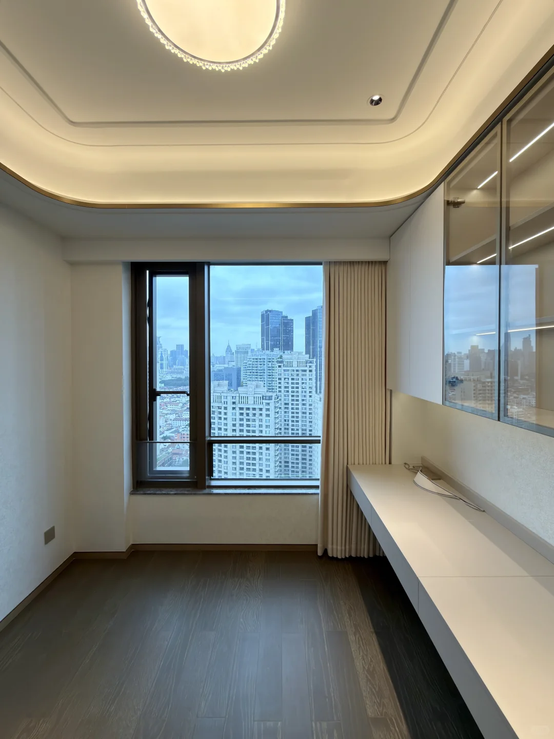 绿城外滩25年新房 玻璃落地窗 轻奢风装修