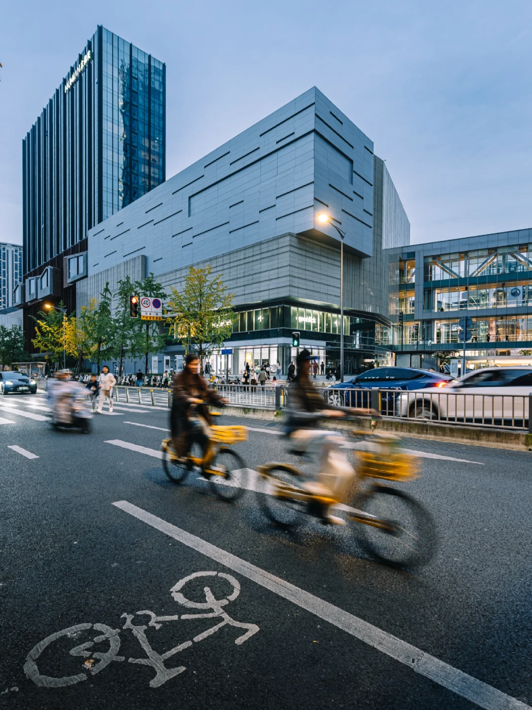 成都真不缺好看的商场❗️流动的建筑美学