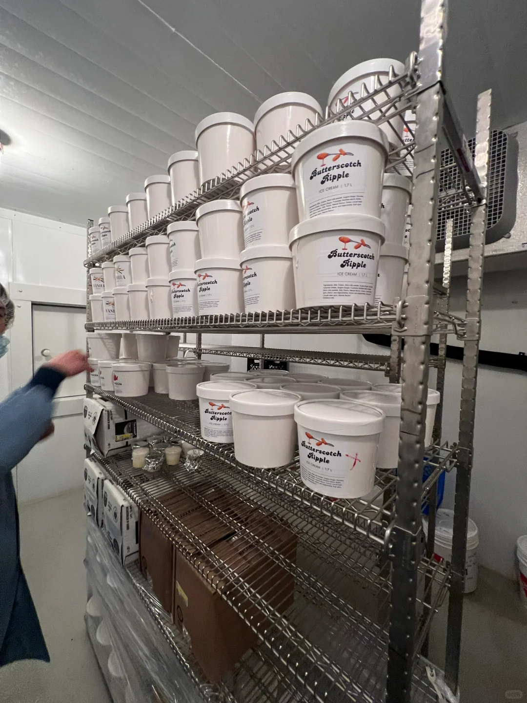 ??‍?冰淇淋生产线女工的一天