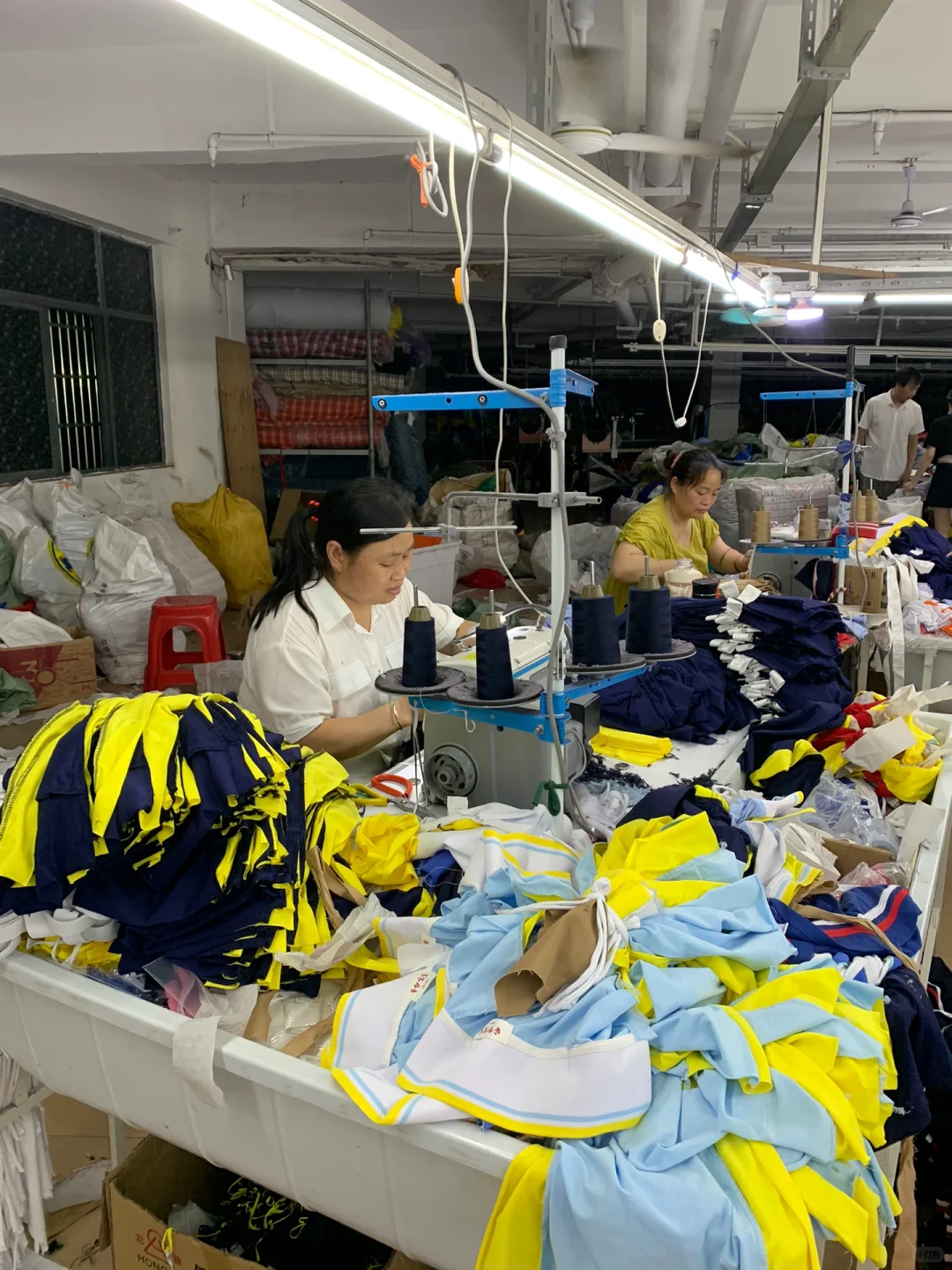 凌晨1点的制衣厂，还在抱怨累吗你？