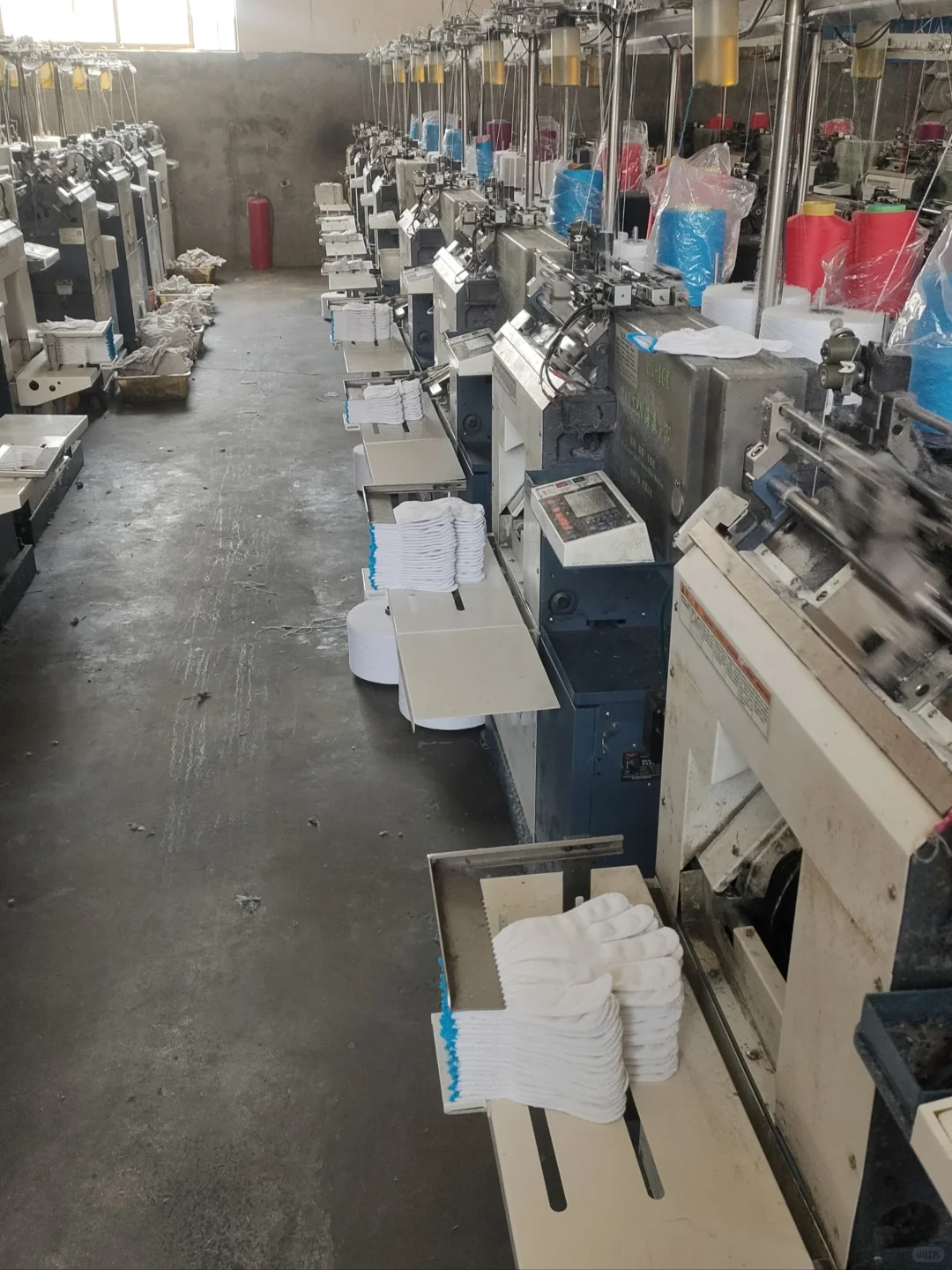 探秘手套生产车间，忙碌且有序?