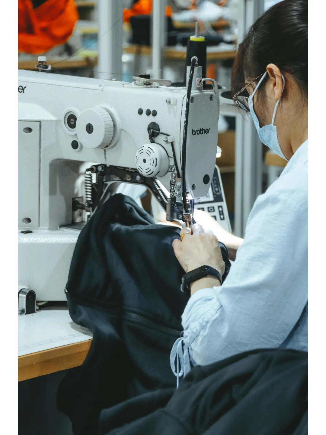 厂里的那些辛勤劳动的员工们