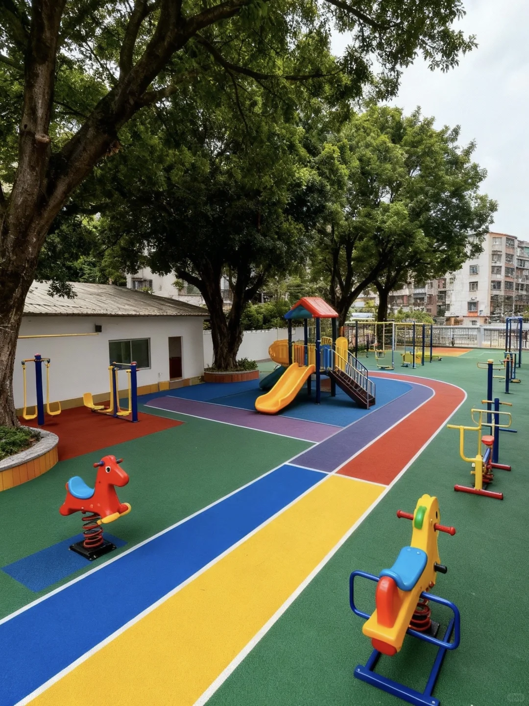 一个场地一个基础,可以N个款式的EPDM地面