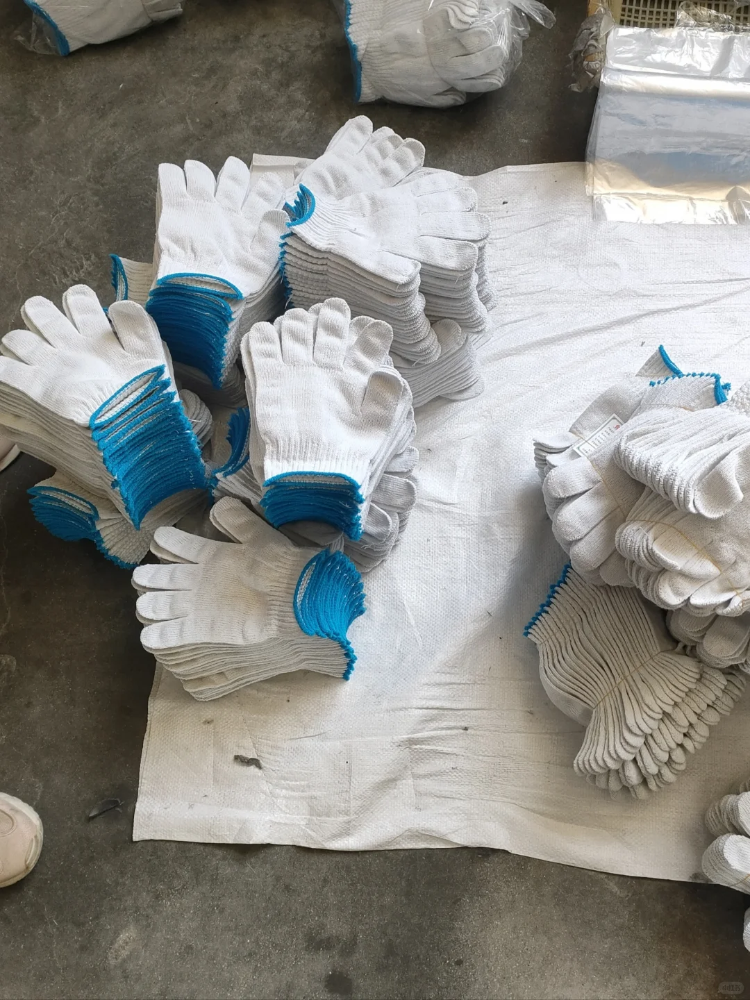 探秘手套生产车间，忙碌且有序?