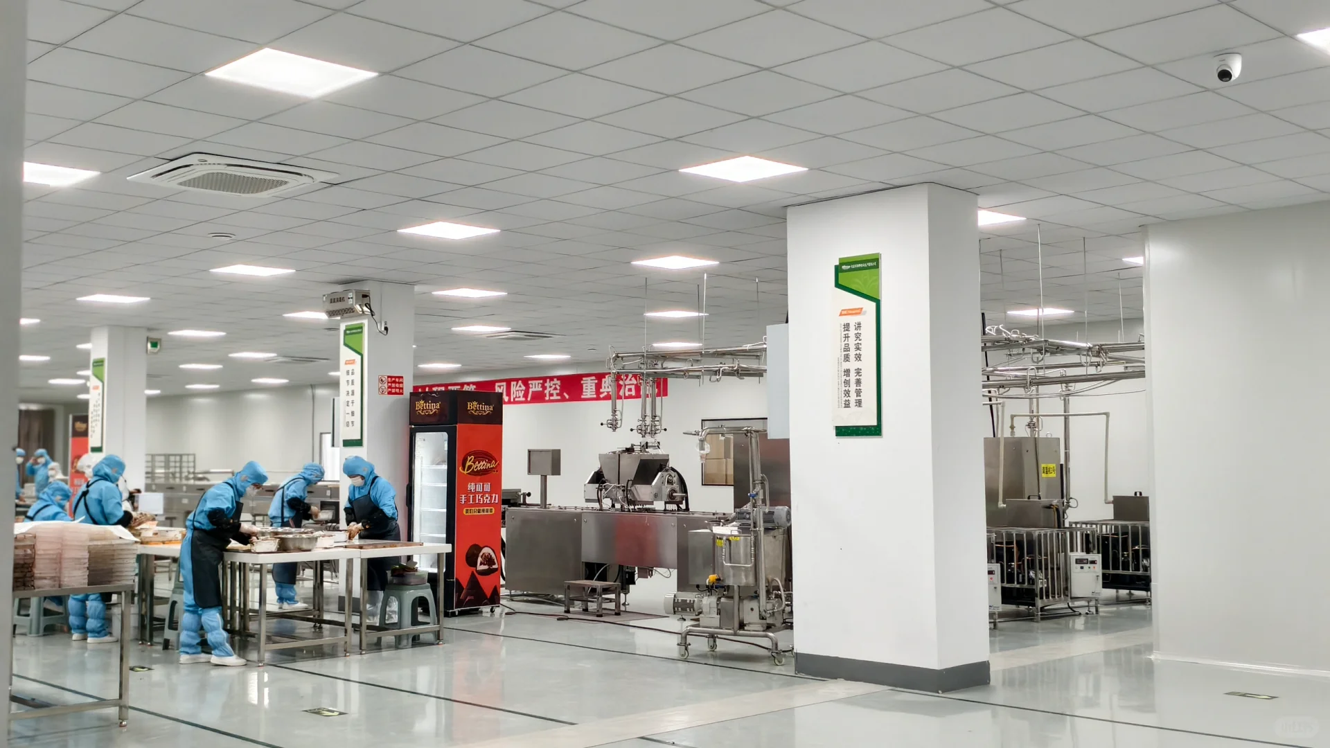 今天下车间，巧克力工厂忙碌的一天