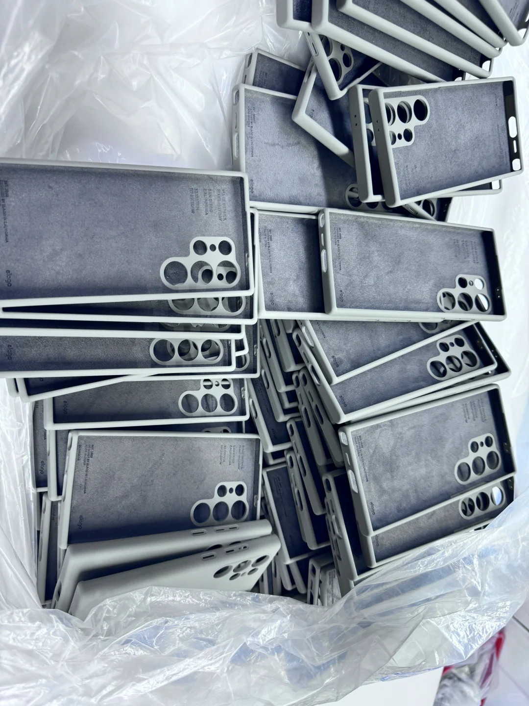 手机壳工厂，生产流水线