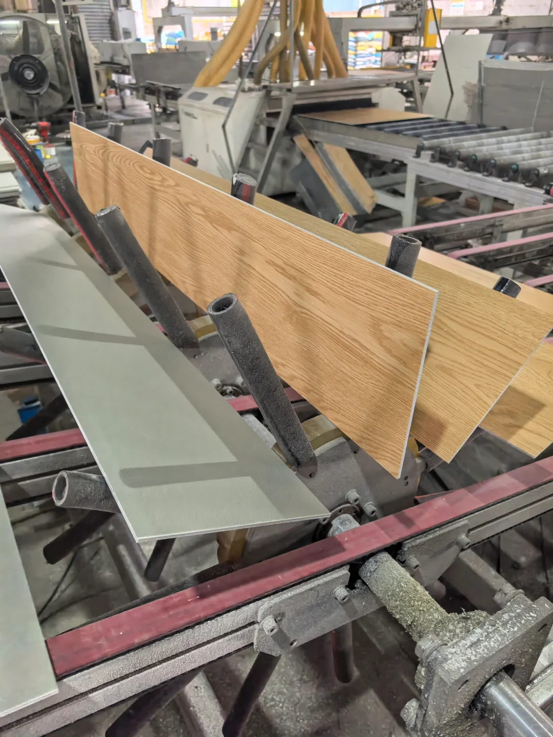 工厂大揭秘?今天带你们直击spc地板工厂