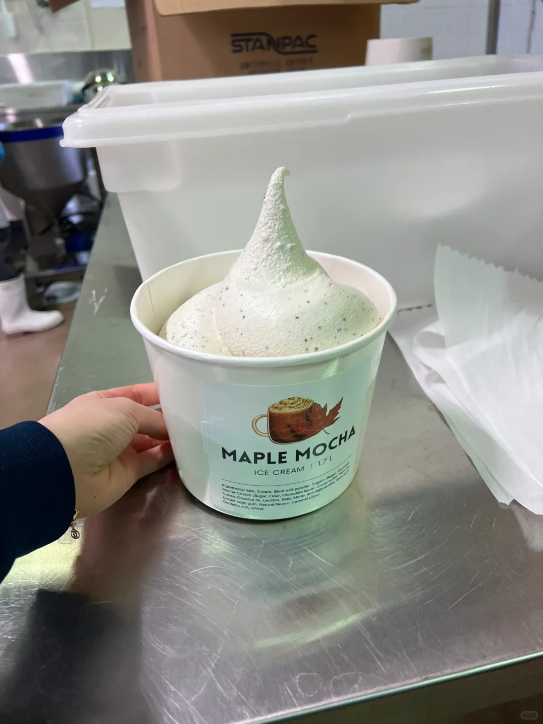 ??‍?冰淇淋生产线女工的一天