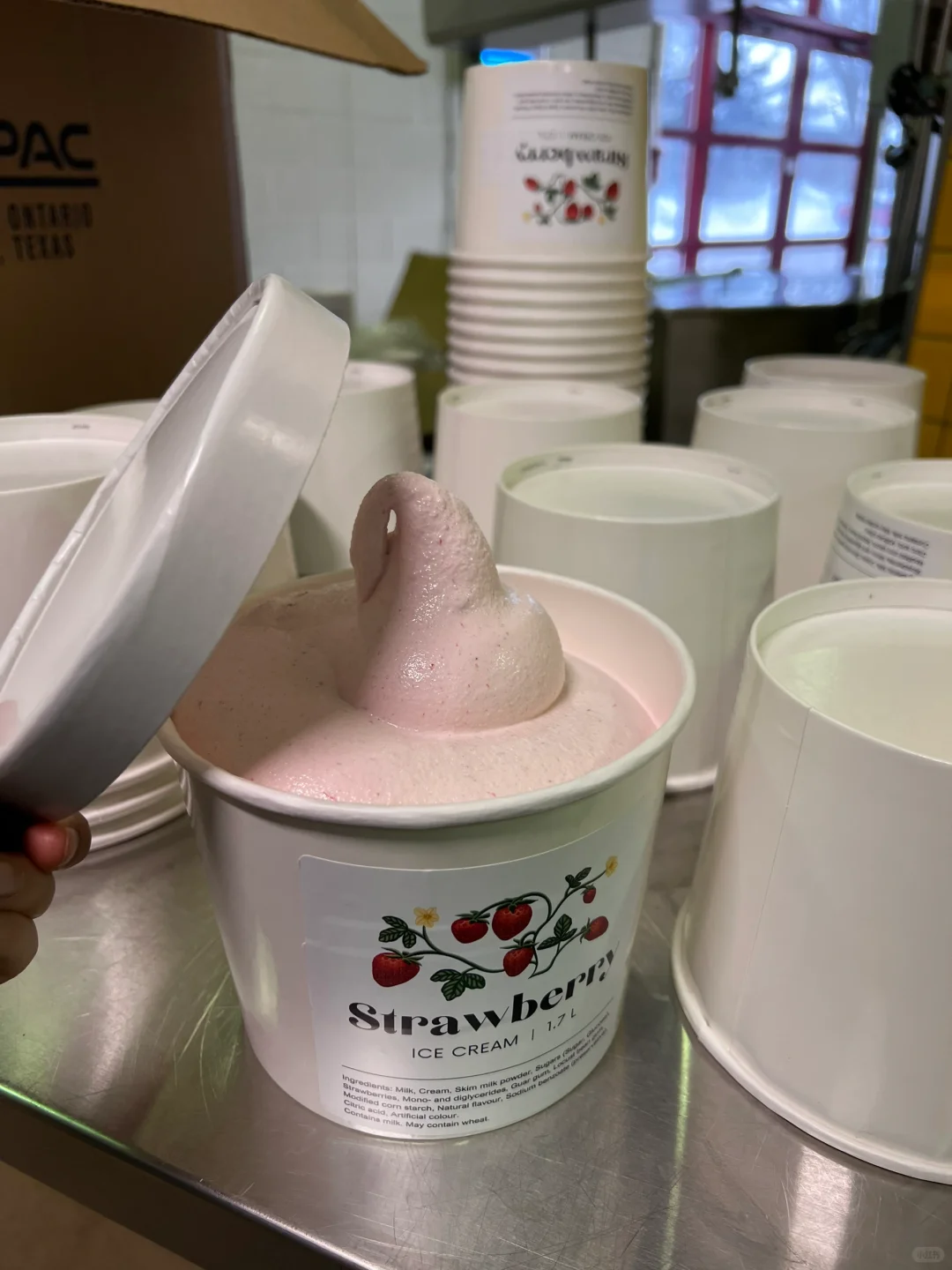 ??‍?冰淇淋生产线女工的一天