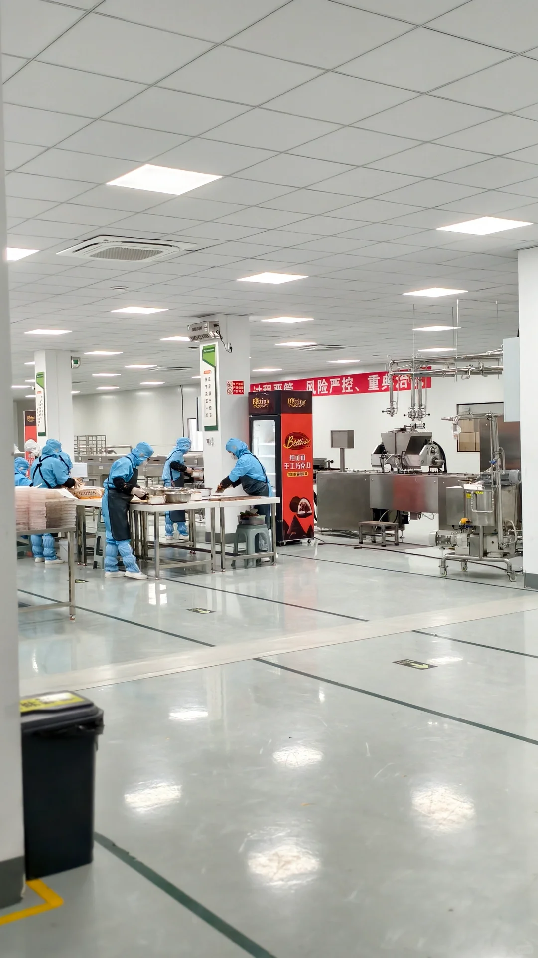 今天下车间，巧克力工厂忙碌的一天