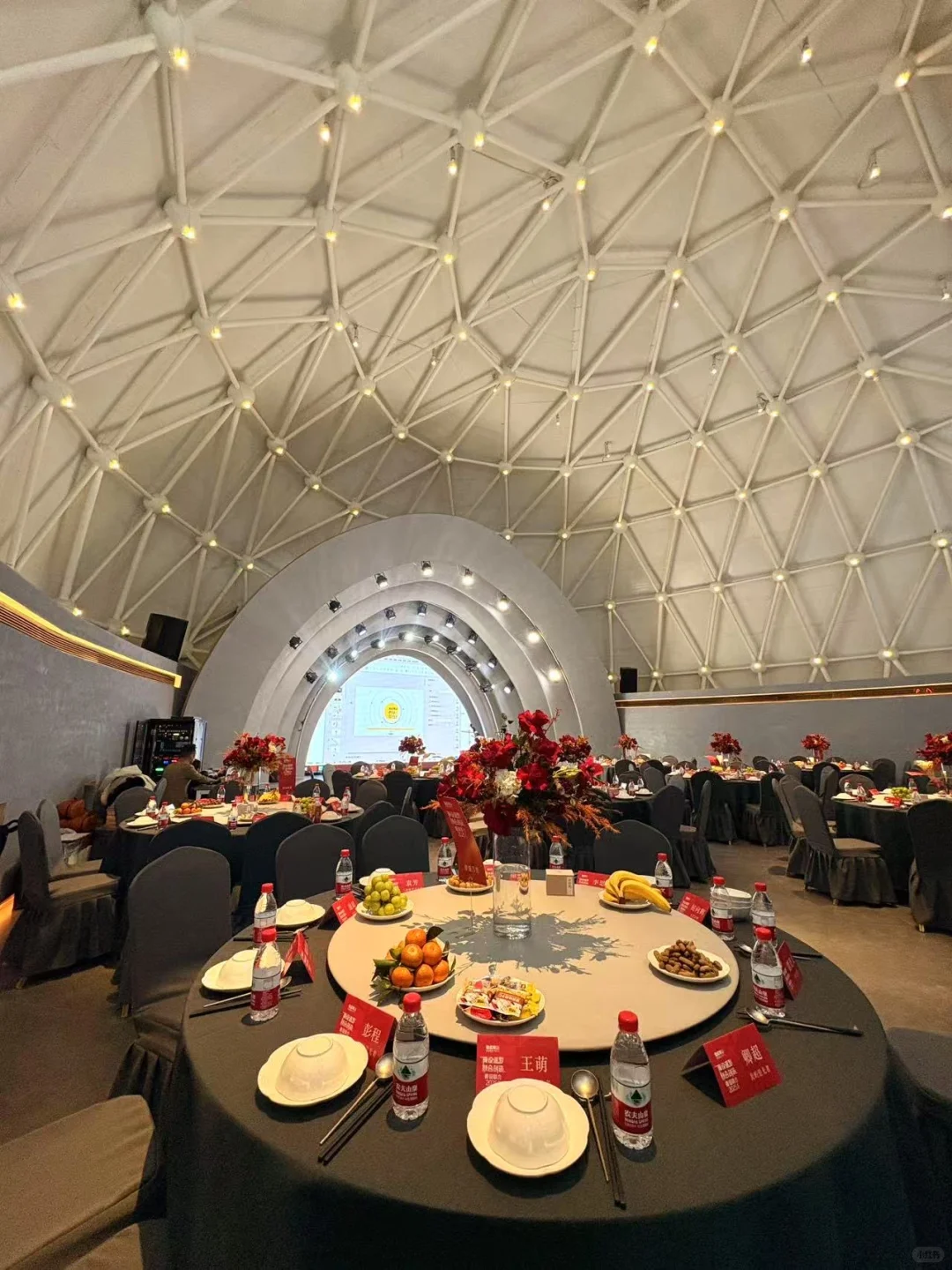 公司年会锁死这里!