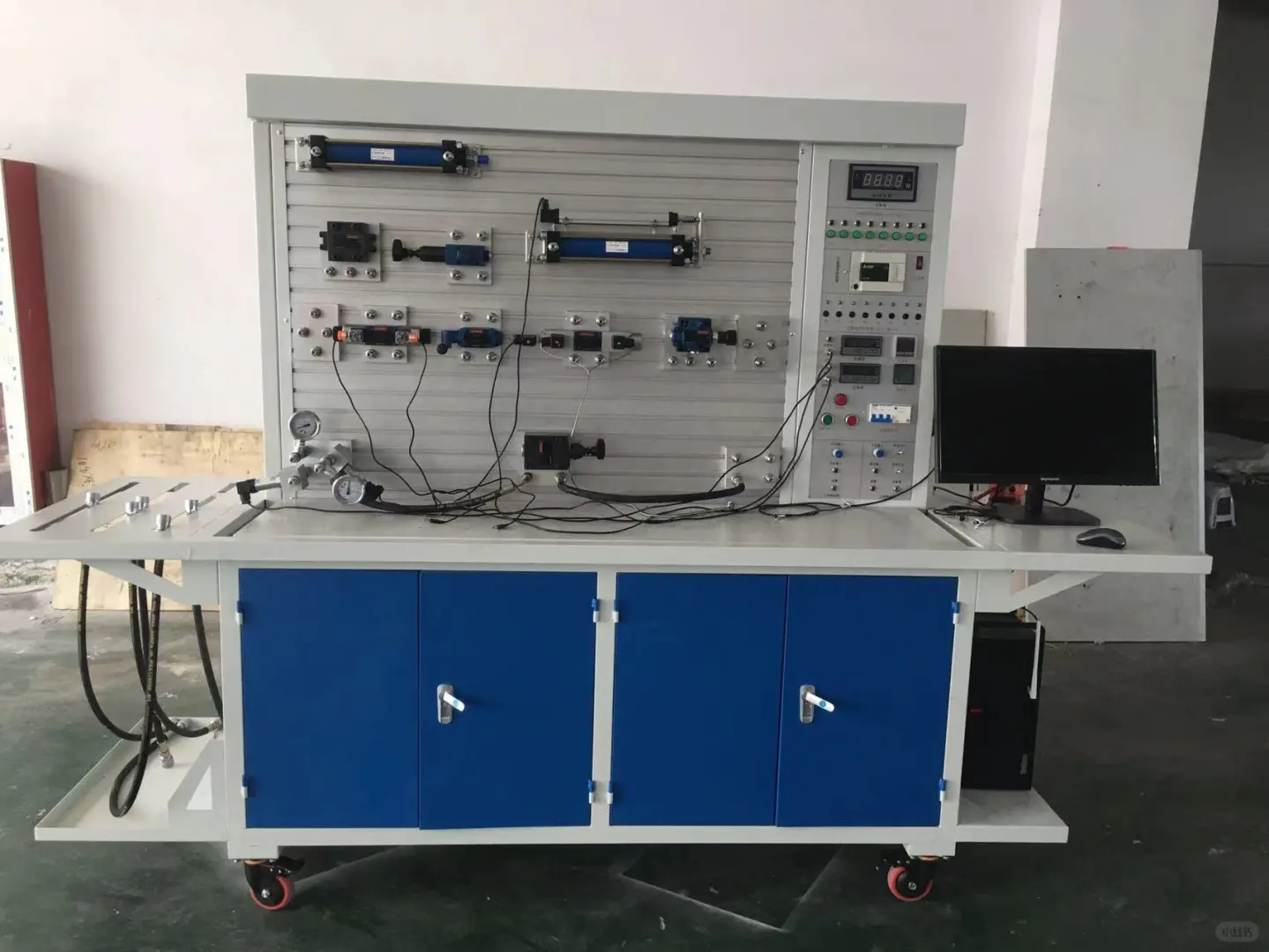 液压气动教学设备加紧生产中