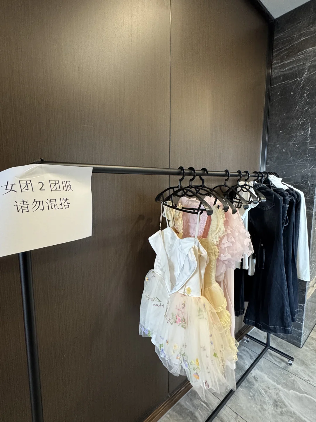 海口这家公司居然提供直播服装