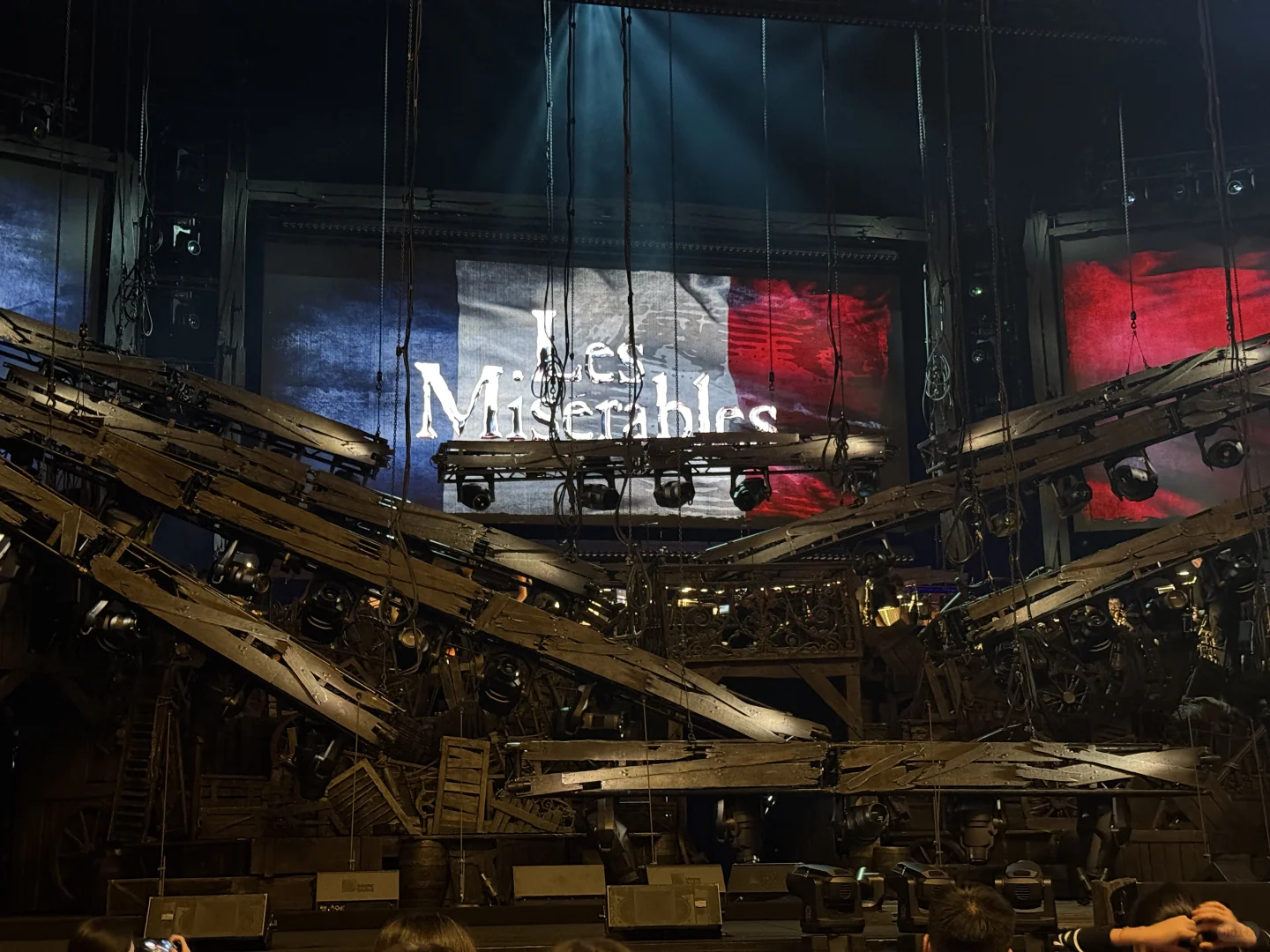 是的，我参演了悲惨世界下半场?