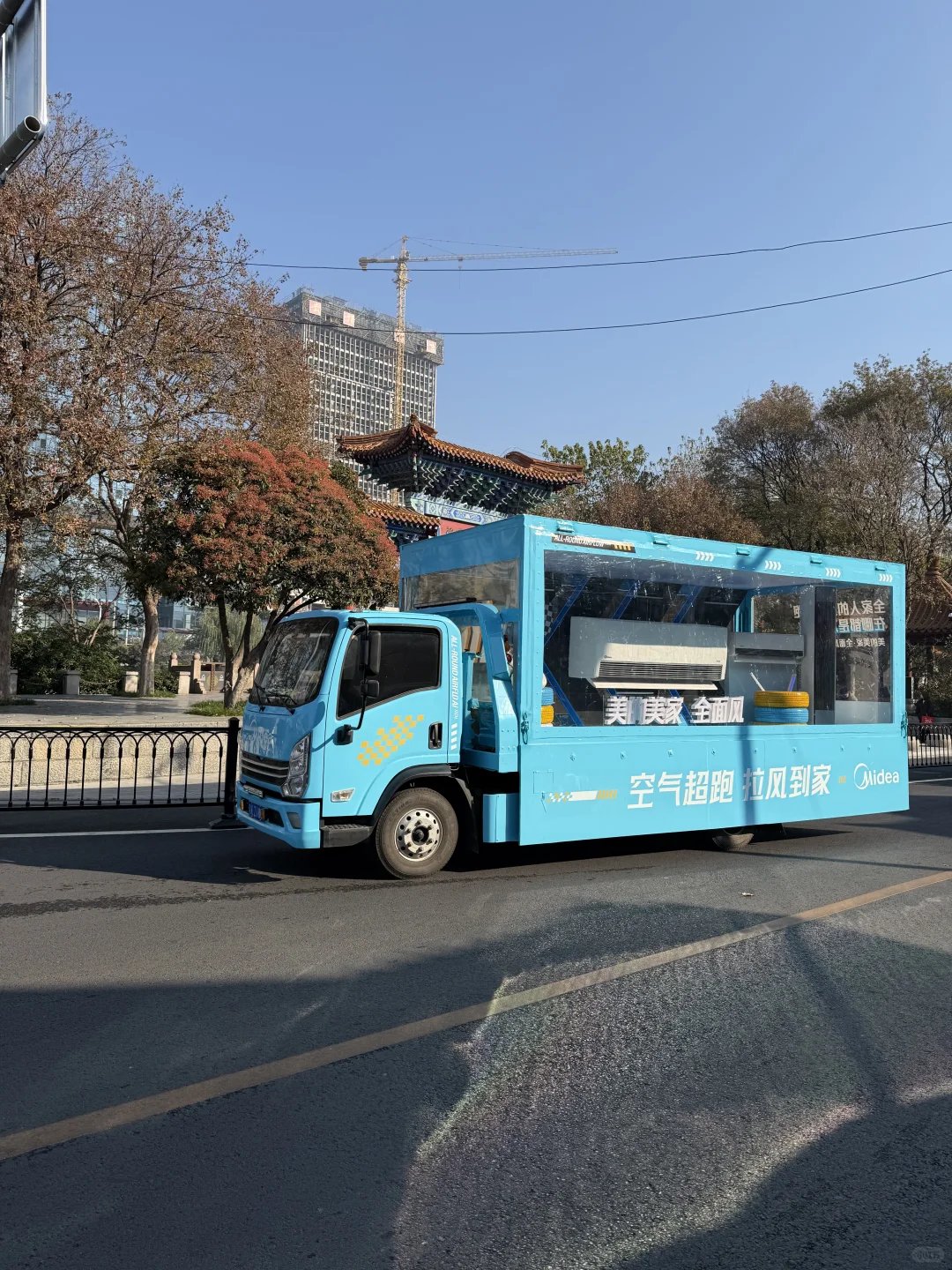 我没看错吧，美的也出超跑了？？