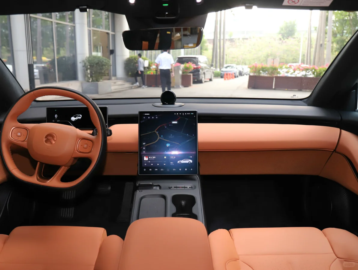 2025 汽车圈必看！4 大趋势买车不花冤枉钱